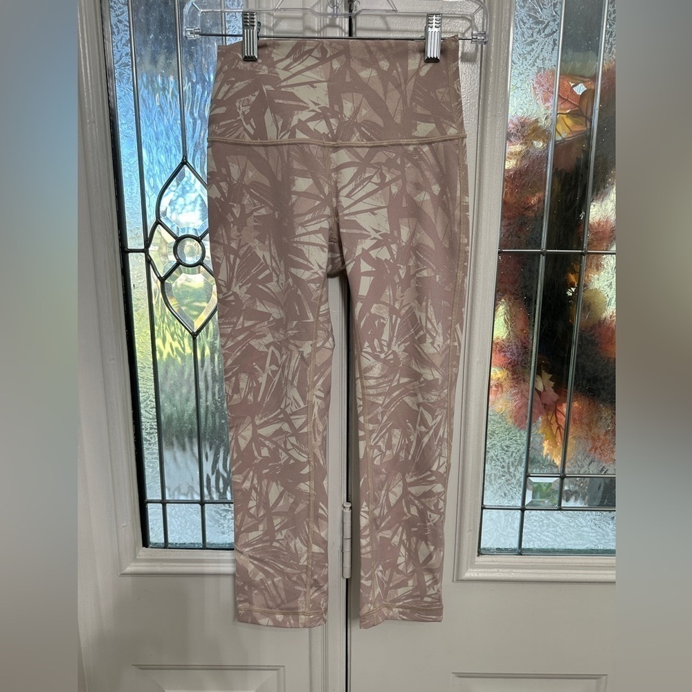 Lululemon Wunder Under Crop (High-Rise) *Full-On Luxtreme 21" inseam size 4
